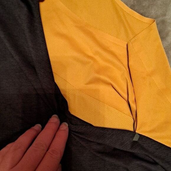 On Cloud Run on Clouds Running Active Tank Top Size Medium Black/ Yellow - Picture 10 of 12